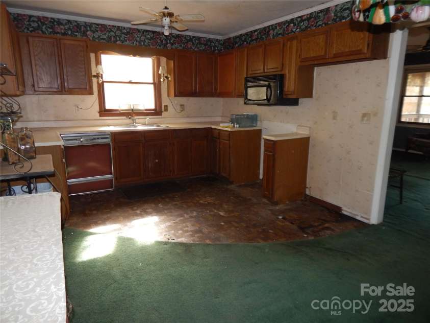 81 Fairview Heights Road, Waynesville, NC 28786.  MLS# CAR4249219, YatesRealty ID 12250. 