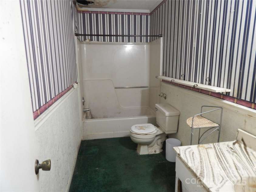 81 Fairview Heights Road, Waynesville, NC 28786.  MLS# CAR4249219, YatesRealty ID 12250. 