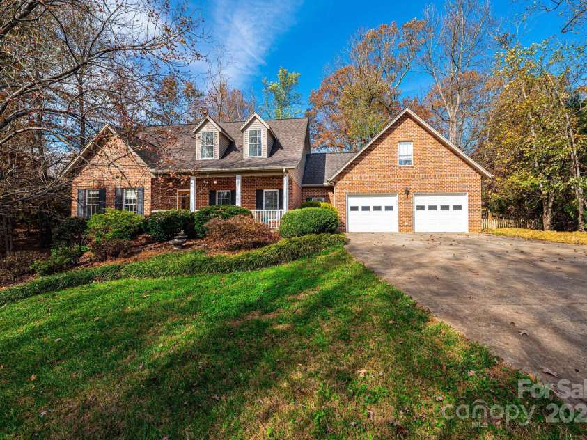 1001 Barrington Drive, Lenoir, NC 28645.  MLS# CAR4231102, YatesRealty ID 12251. 