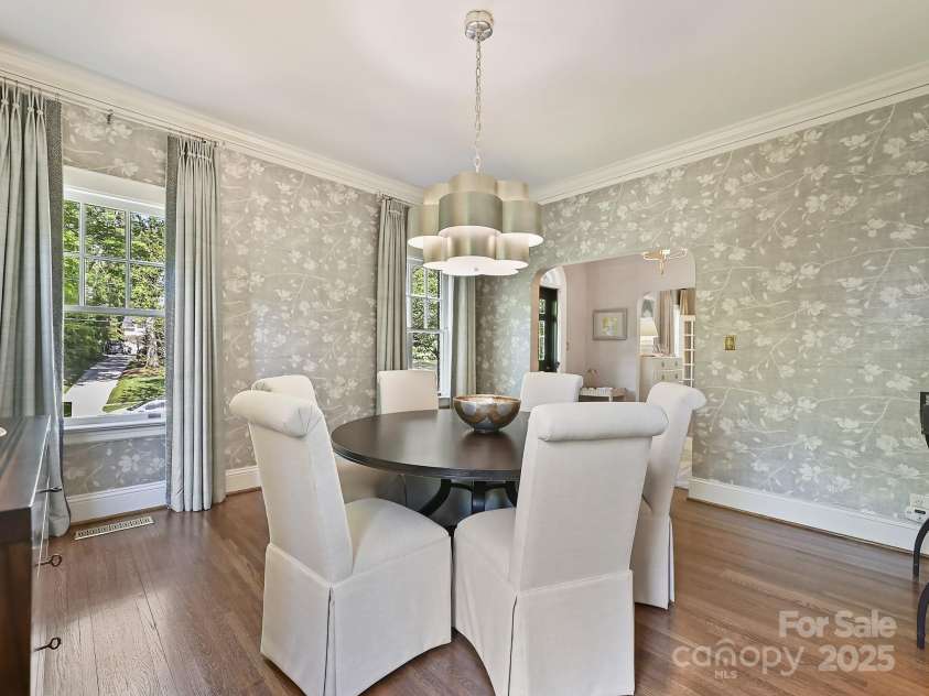 2018 Radcliffe Avenue, Charlotte, NC 28207.  MLS# CAR4248398, YatesRealty ID 12252. Dining Room