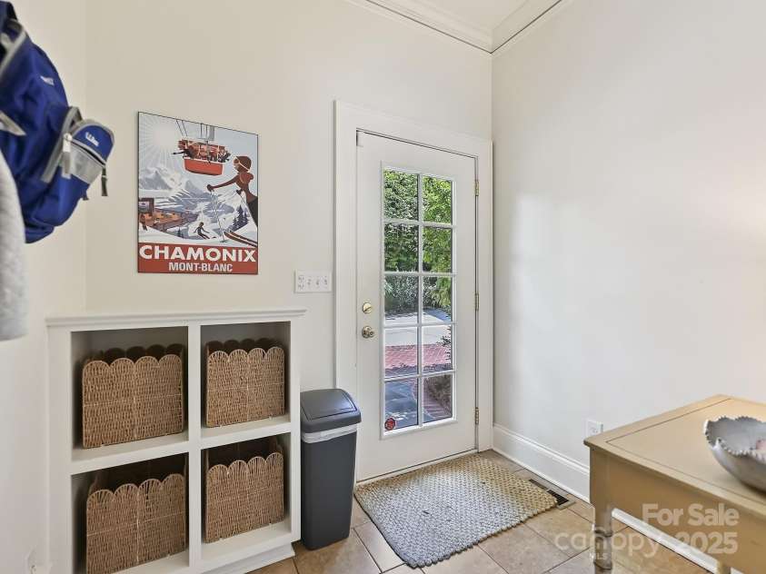 2018 Radcliffe Avenue, Charlotte, NC 28207.  MLS# CAR4248398, YatesRealty ID 12252. Drop Zone