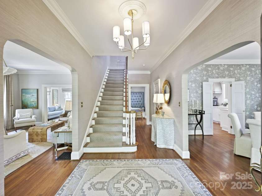 2018 Radcliffe Avenue, Charlotte, NC 28207.  MLS# CAR4248398, YatesRealty ID 12252. Foyer