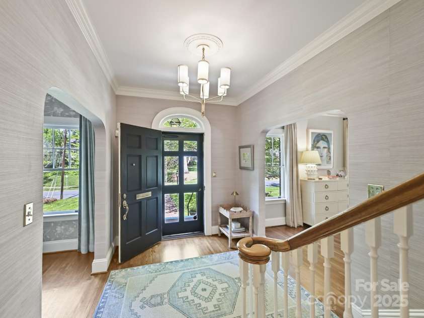 2018 Radcliffe Avenue, Charlotte, NC 28207.  MLS# CAR4248398, YatesRealty ID 12252. Foyer