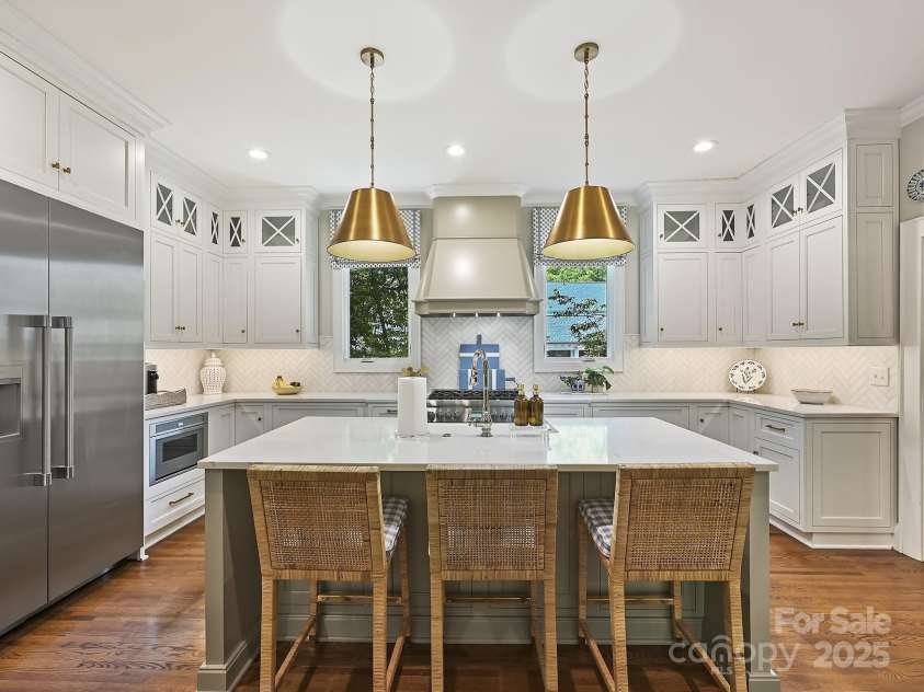2018 Radcliffe Avenue, Charlotte, NC 28207.  MLS# CAR4248398, YatesRealty ID 12252. Kitchen