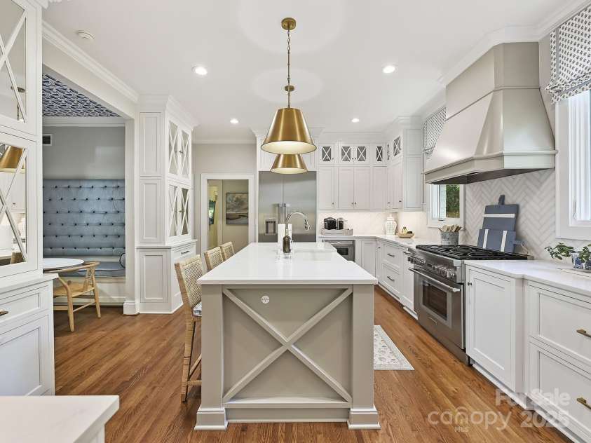 2018 Radcliffe Avenue, Charlotte, NC 28207.  MLS# CAR4248398, YatesRealty ID 12252. Kitchen