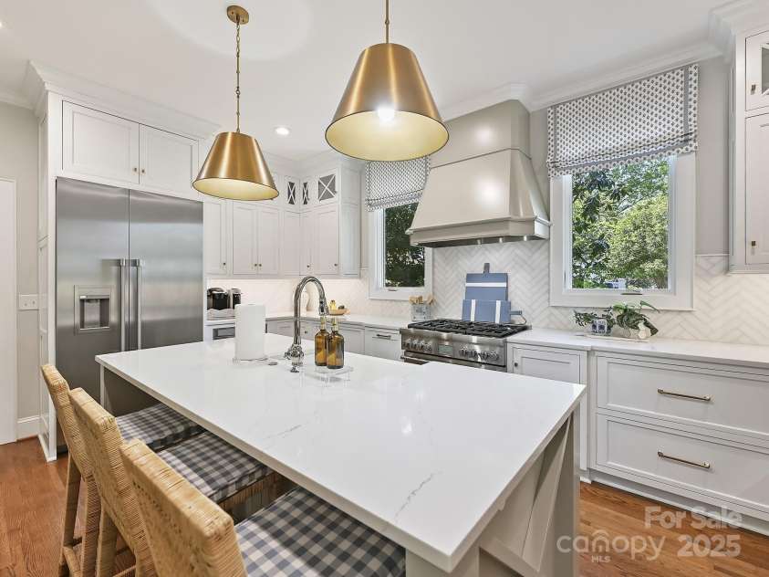2018 Radcliffe Avenue, Charlotte, NC 28207.  MLS# CAR4248398, YatesRealty ID 12252. Kitchen