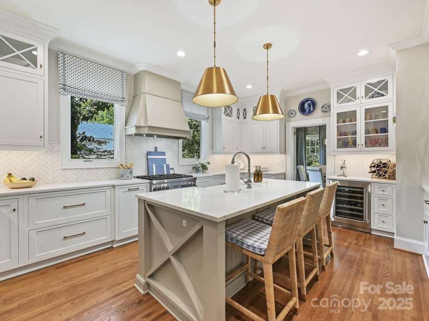 2018 Radcliffe Avenue, Charlotte, NC 28207.  MLS# CAR4248398, YatesRealty ID 12252. Kitchen