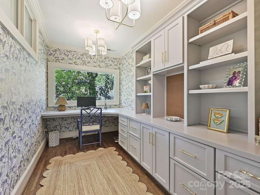 2018 Radcliffe Avenue, Charlotte, NC 28207.  MLS# CAR4248398, YatesRealty ID 12252. Office