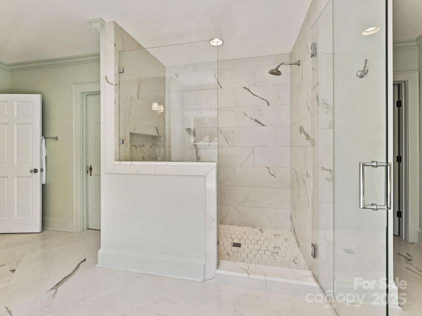 2018 Radcliffe Avenue, Charlotte, NC 28207.  MLS# CAR4248398, YatesRealty ID 12252. Primary Bathroom