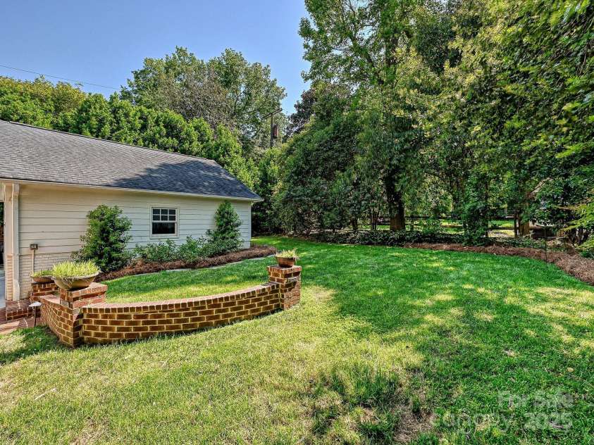 2018 Radcliffe Avenue, Charlotte, NC 28207.  MLS# CAR4248398, YatesRealty ID 12252. Rear Yard