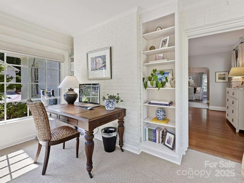 2018 Radcliffe Avenue, Charlotte, NC 28207.  MLS# CAR4248398, YatesRealty ID 12252. Sunroom