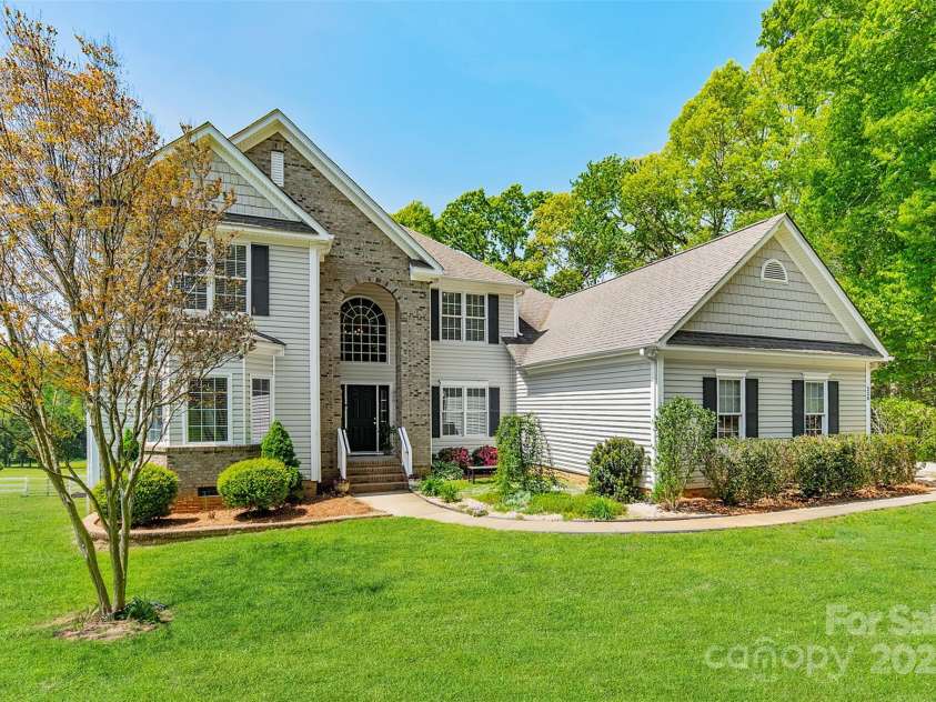 228 Red Dog Drive, Mooresville, NC 28115.  MLS# CAR4245955, YatesRealty ID 12253. 