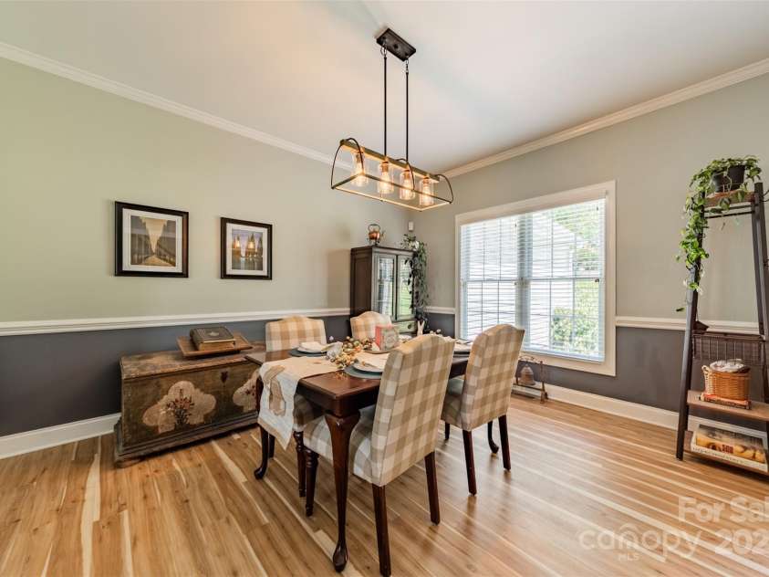 228 Red Dog Drive, Mooresville, NC 28115.  MLS# CAR4245955, YatesRealty ID 12253. Chair railing, crown molding