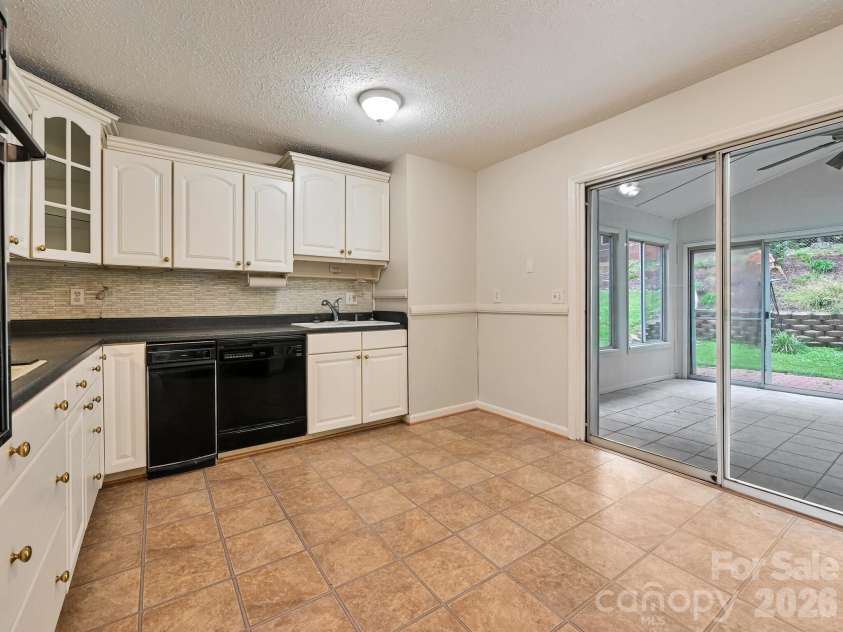 651 Case Cove Road, Candler, NC 28715.  MLS# CAR4335473, YatesRealty ID 12253. 