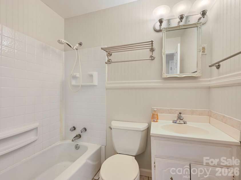 651 Case Cove Road, Candler, NC 28715.  MLS# CAR4335473, YatesRealty ID 12253. Hall Bath