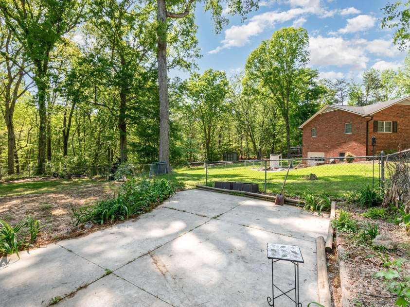 1565 Oakridge Drive, Salisbury, NC 28146.  MLS# CAR4246237, YatesRealty ID 12255. 