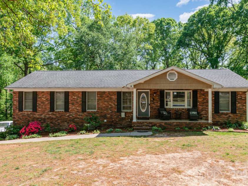 1565 Oakridge Drive, Salisbury, NC 28146.  MLS# CAR4246237, YatesRealty ID 12255. 