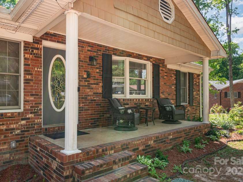 1565 Oakridge Drive, Salisbury, NC 28146.  MLS# CAR4246237, YatesRealty ID 12255. 