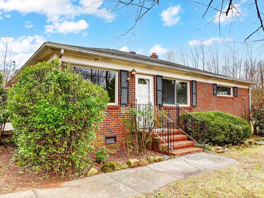 2504 Juniper Drive, Charlotte, NC 28269.  MLS# CAR4209473, YatesRealty ID 12257. Front exterior elevation