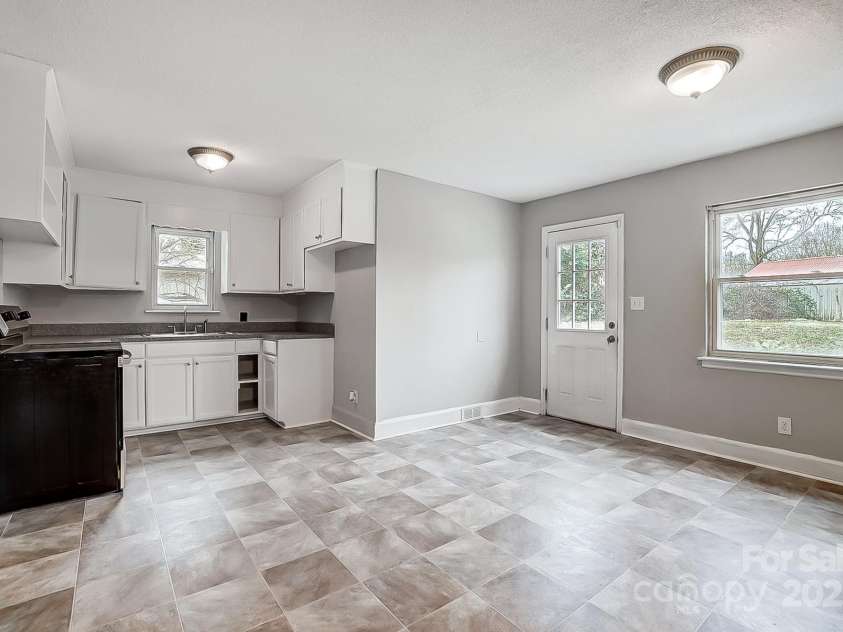 2504 Juniper Drive, Charlotte, NC 28269.  MLS# CAR4209473, YatesRealty ID 12257. Kitchen, breakfast & laundry area