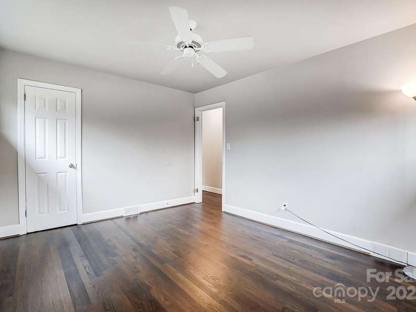 2504 Juniper Drive, Charlotte, NC 28269.  MLS# CAR4209473, YatesRealty ID 12257. Primary bedroom