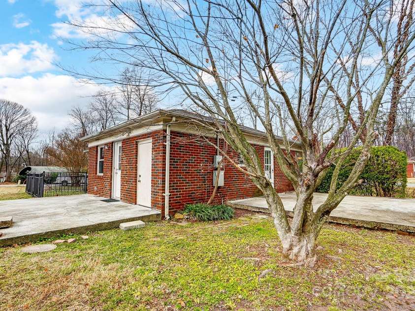 2504 Juniper Drive, Charlotte, NC 28269.  MLS# CAR4209473, YatesRealty ID 12257. Side and rear patio exterior elevation