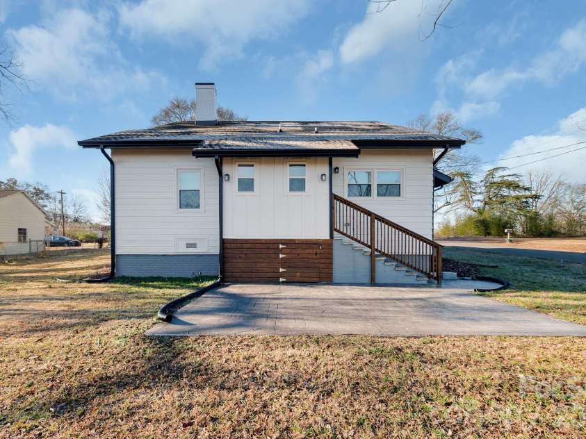 612 Elliott Street, Chester, SC 29706.  MLS# CAR4346102, YatesRealty ID 12259. 