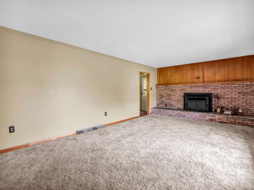 14 Monte Vista Place, Candler, NC 28715.  MLS# CAR4281379, YatesRealty ID 1226. Family room w/large fire place