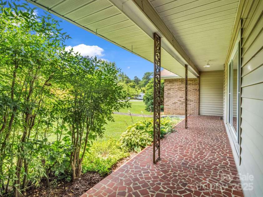 14 Monte Vista Place, Candler, NC 28715.  MLS# CAR4281379, YatesRealty ID 1226. Front entrance to main door