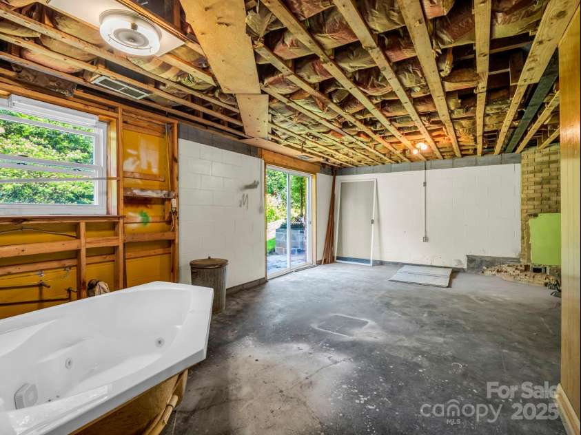 14 Monte Vista Place, Candler, NC 28715.  MLS# CAR4281379, YatesRealty ID 1226. Income producing potential