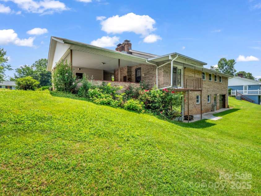 14 Monte Vista Place, Candler, NC 28715.  MLS# CAR4281379, YatesRealty ID 1226. Lovely back deck & lower porch featured