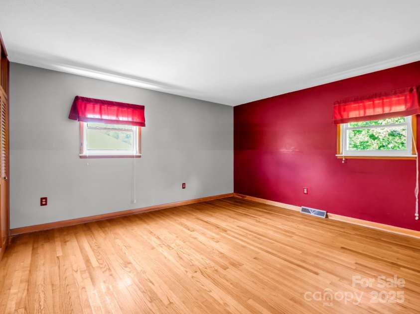 14 Monte Vista Place, Candler, NC 28715.  MLS# CAR4281379, YatesRealty ID 1226. Primary suite with natual lighting