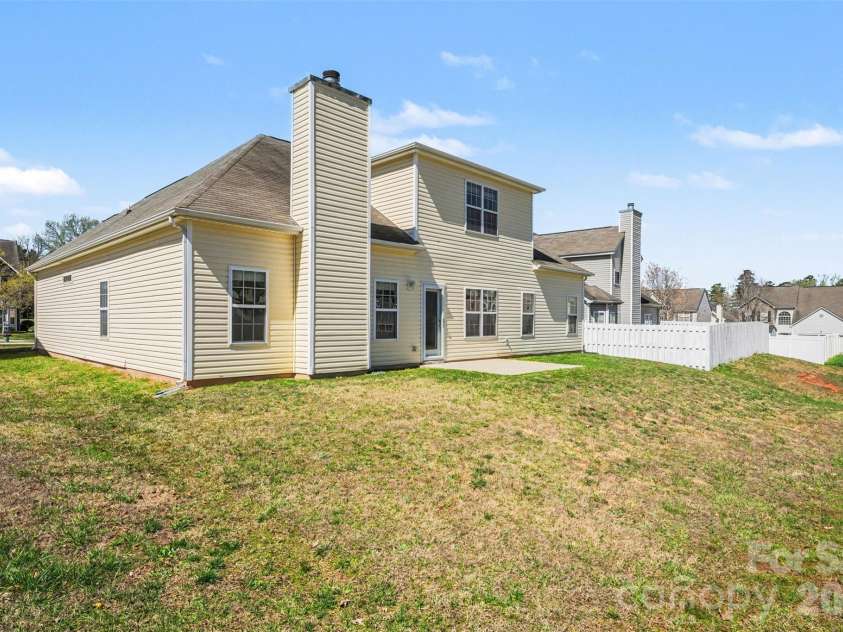 1604 Swan Drive, Charlotte, NC 28216.  MLS# CAR4358962, YatesRealty ID 12261. 