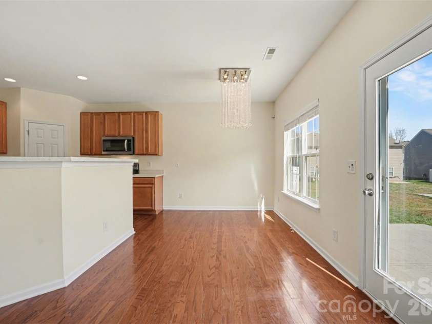 1604 Swan Drive, Charlotte, NC 28216.  MLS# CAR4358962, YatesRealty ID 12261. Breakfast area