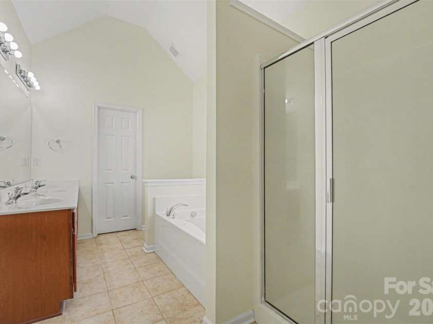 1604 Swan Drive, Charlotte, NC 28216.  MLS# CAR4358962, YatesRealty ID 12261. Primary bathroom
