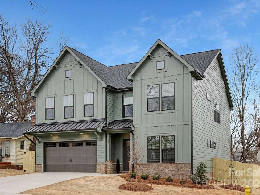 600 Campus Street, Charlotte, NC 28216.  MLS# CAR4221386, YatesRealty ID 12261. 