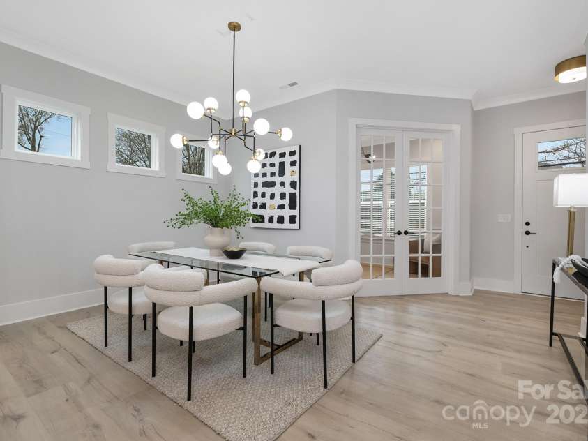 600 Campus Street, Charlotte, NC 28216.  MLS# CAR4221386, YatesRealty ID 12261. 