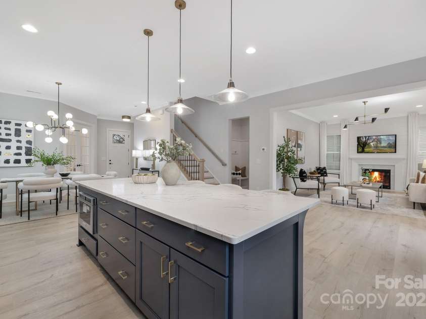 600 Campus Street, Charlotte, NC 28216.  MLS# CAR4221386, YatesRealty ID 12261. 