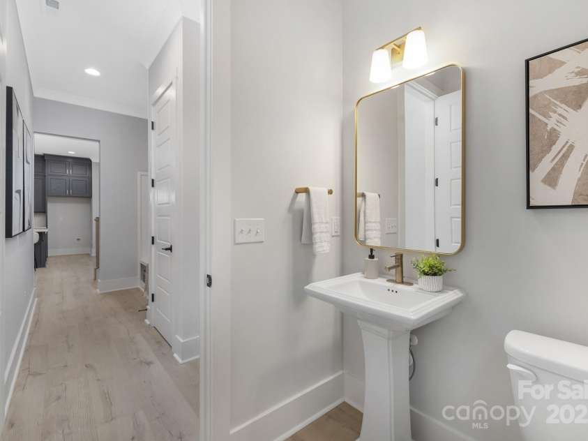 600 Campus Street, Charlotte, NC 28216.  MLS# CAR4221386, YatesRealty ID 12261. 