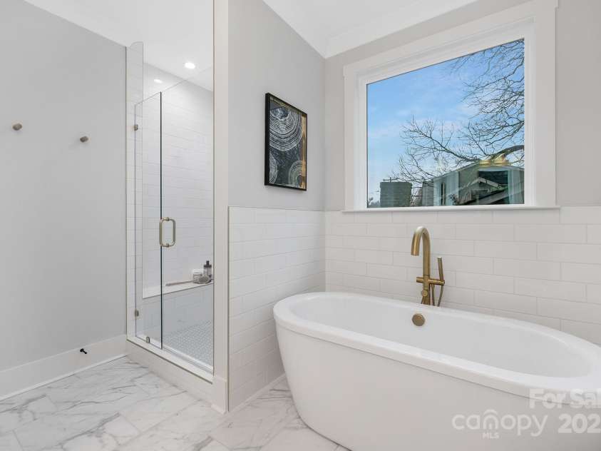 600 Campus Street, Charlotte, NC 28216.  MLS# CAR4221386, YatesRealty ID 12261. 