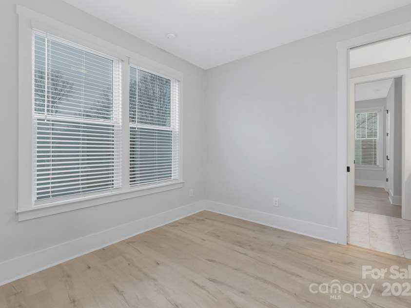 600 Campus Street, Charlotte, NC 28216.  MLS# CAR4221386, YatesRealty ID 12261. 