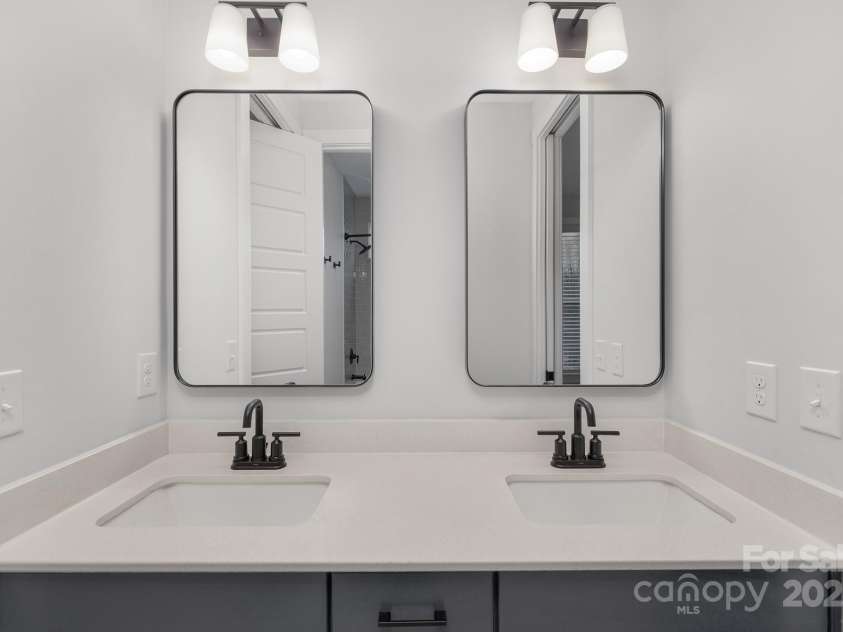 600 Campus Street, Charlotte, NC 28216.  MLS# CAR4221386, YatesRealty ID 12261. 