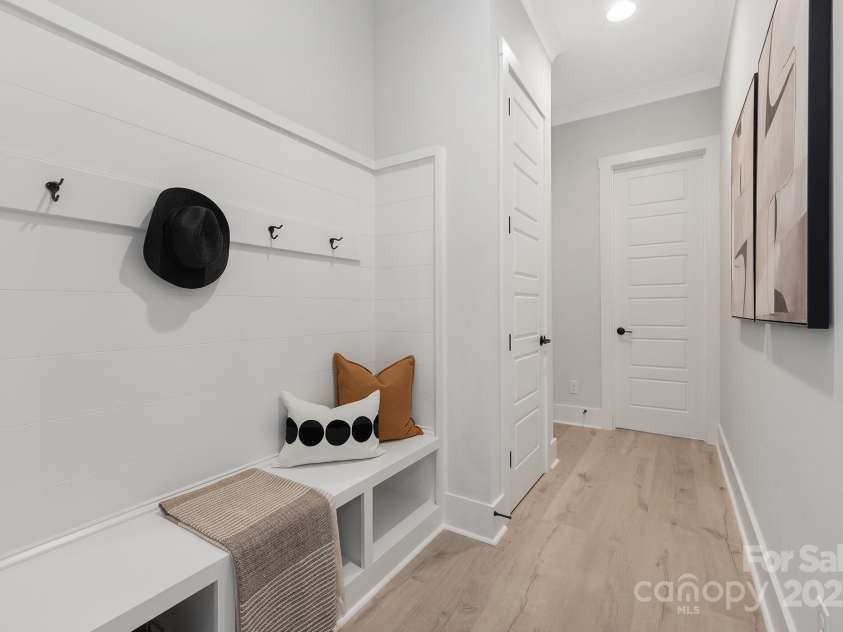 600 Campus Street, Charlotte, NC 28216.  MLS# CAR4331545, YatesRealty ID 12261. 