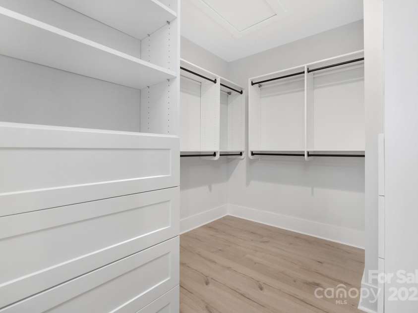 600 Campus Street, Charlotte, NC 28216.  MLS# CAR4331545, YatesRealty ID 12261. 