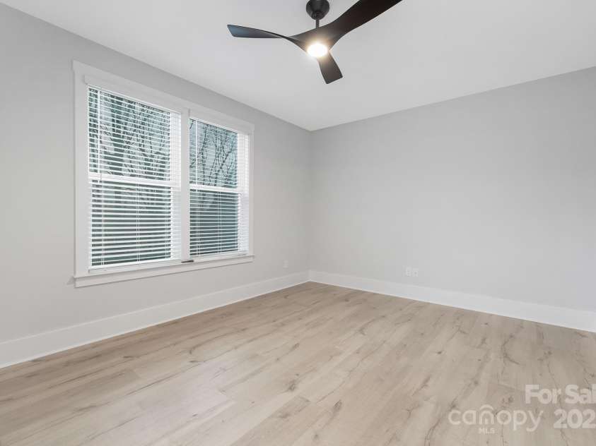 600 Campus Street, Charlotte, NC 28216.  MLS# CAR4331545, YatesRealty ID 12261. 