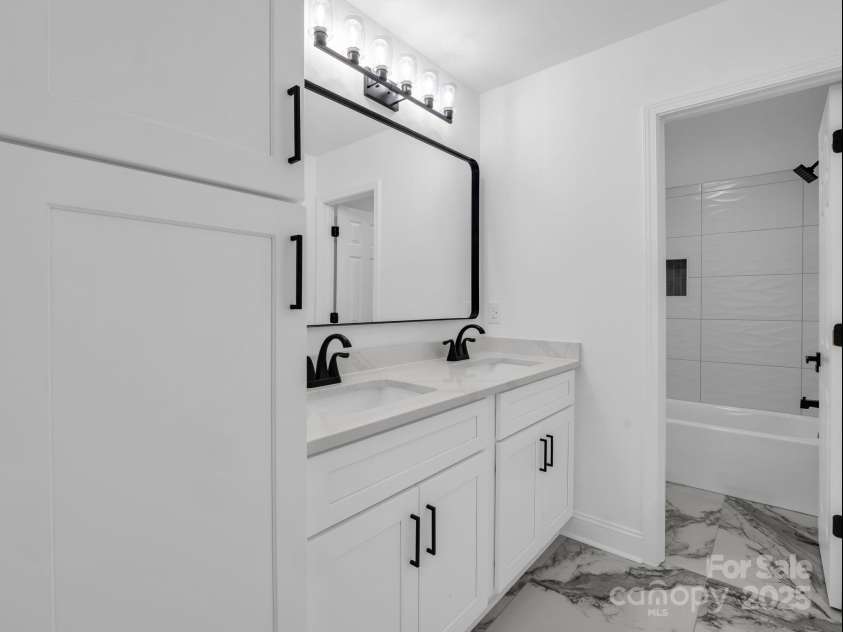 303 Fairforest Drive, Rutherfordton, NC 28139.  MLS# CAR4324733, YatesRealty ID 12262. Upstairs Bathroom