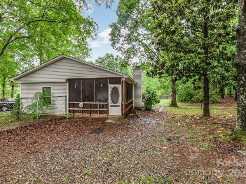 6804 Lineberger Road, Denver, NC 28037.  MLS# CAR4253268, YatesRealty ID 12262. 