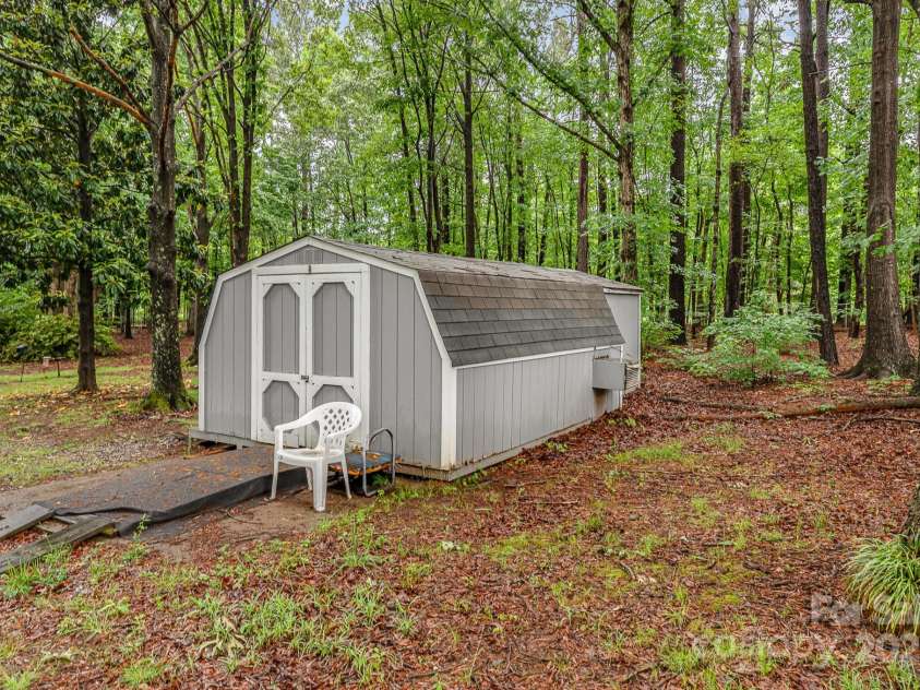 6804 Lineberger Road, Denver, NC 28037.  MLS# CAR4253268, YatesRealty ID 12262. 