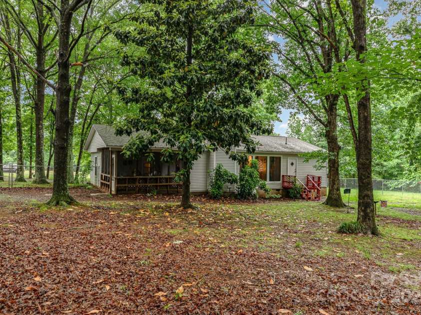 6804 Lineberger Road, Denver, NC 28037.  MLS# CAR4253268, YatesRealty ID 12262. 