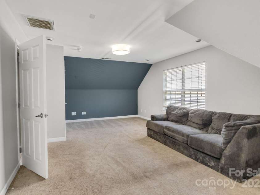 1458 Bedlington Drive, Charlotte, NC 28269.  MLS# CAR4257940, YatesRealty ID 12263. 